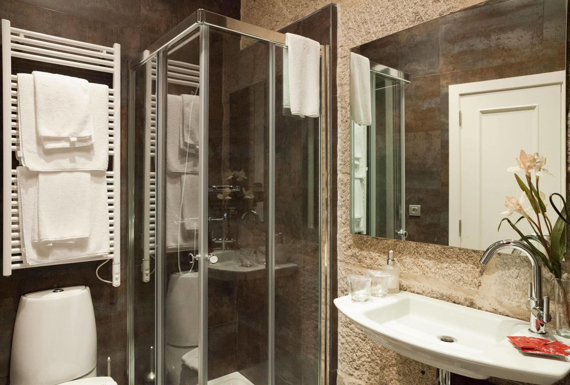 Hotel Puerta Gamboa Виго Екстериор снимка