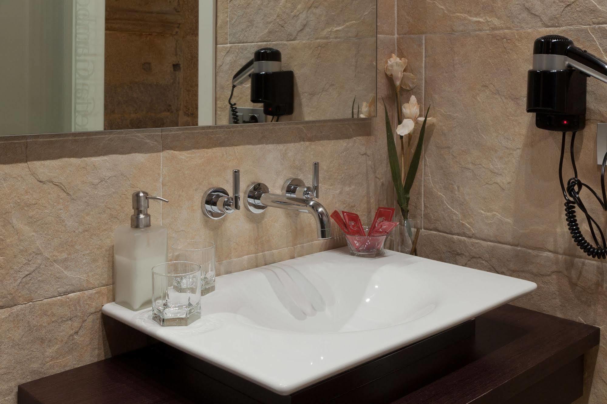 Hotel Puerta Gamboa Виго Екстериор снимка