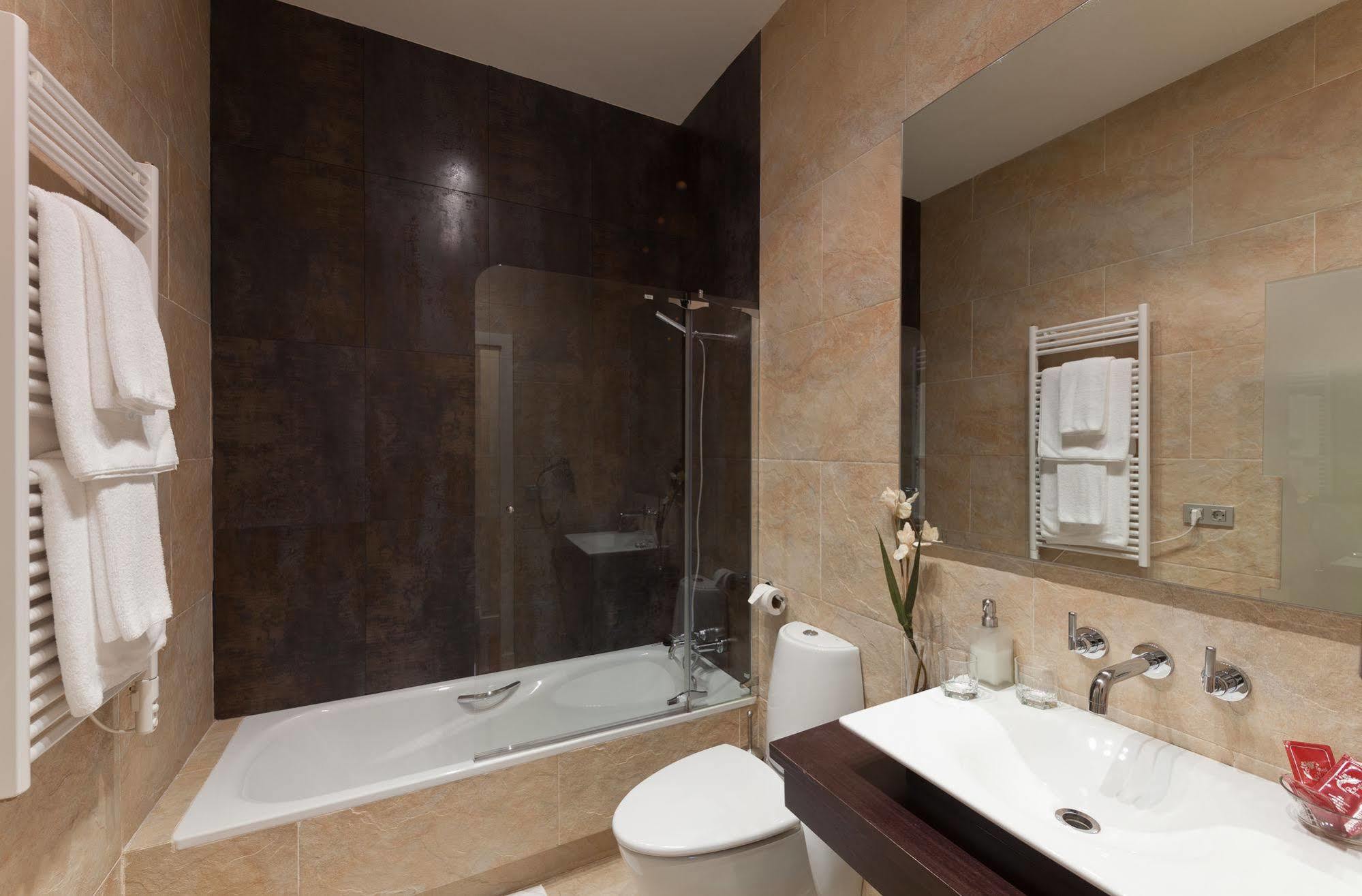 Hotel Puerta Gamboa Виго Екстериор снимка