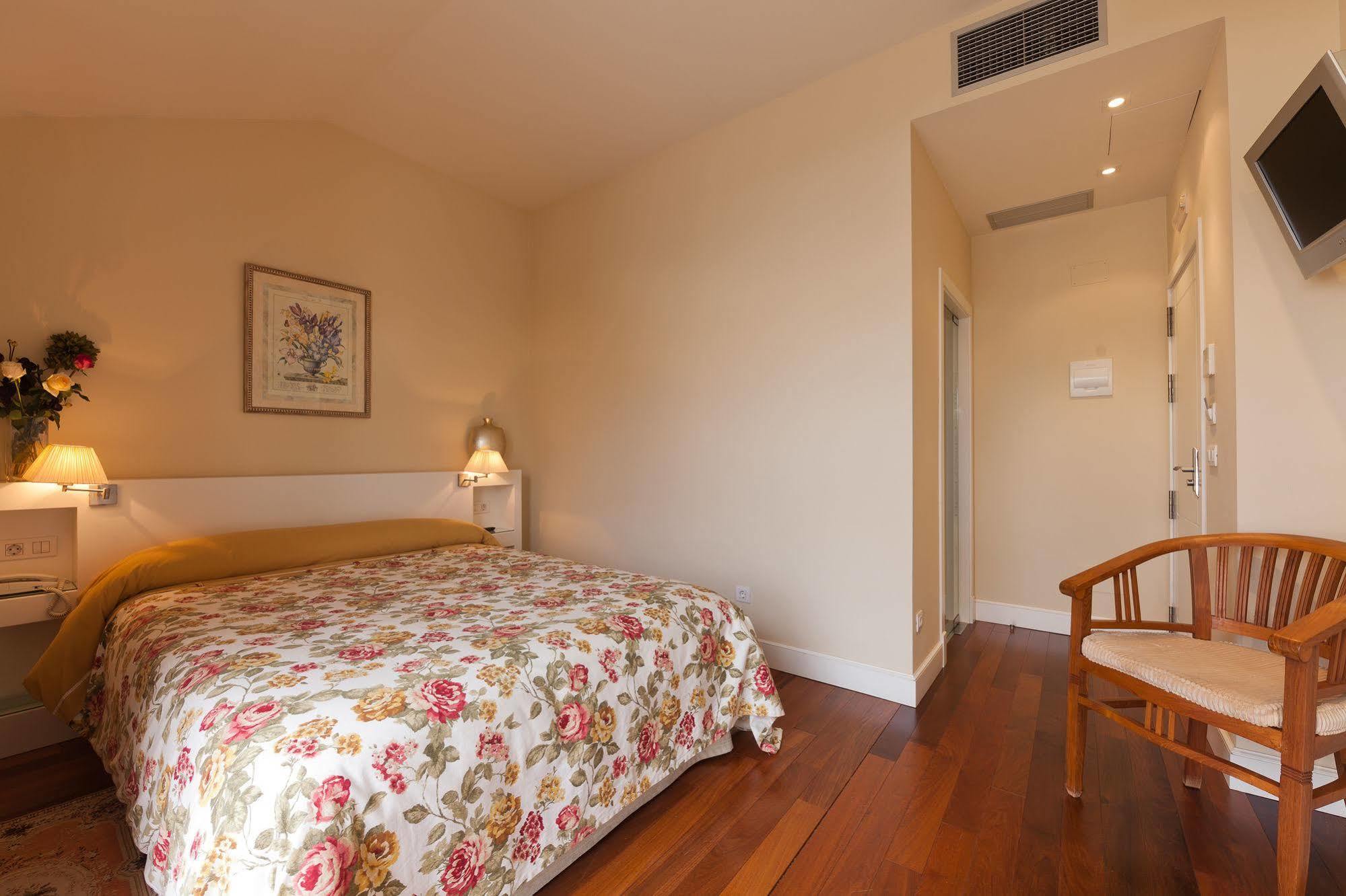 Hotel Puerta Gamboa Виго Екстериор снимка